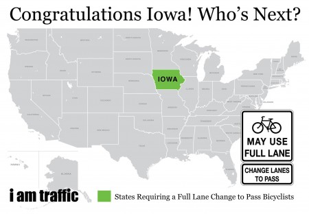 Iowa államban a teljes sáv a bringázóké is, akinek nem tetszik,hajtson másfelé. A világ errefelé halad.